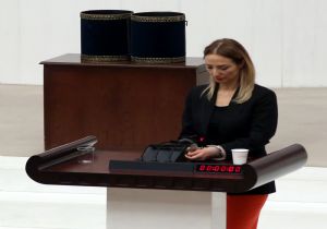 Aylin Nazlıaka danKelepçeli Kürsü İşgali